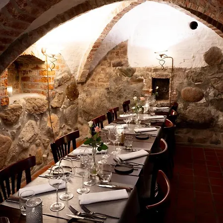 Vinhuset Hotel 3*