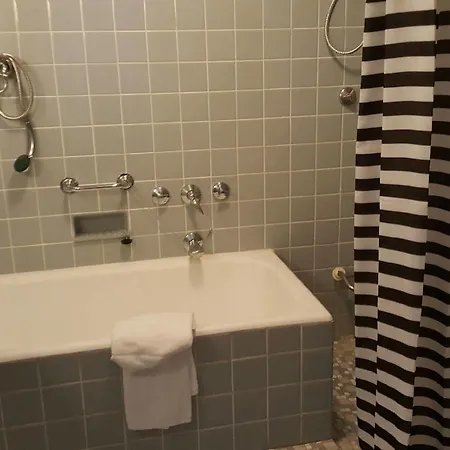 Vinhuset Hotel 3*