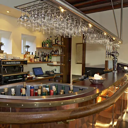 Vinhuset Hotel